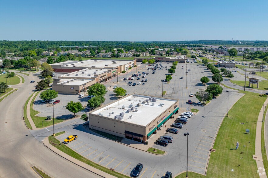 More Photos Of 9595 S Delaware Ave, Tulsa Unknown For Lease