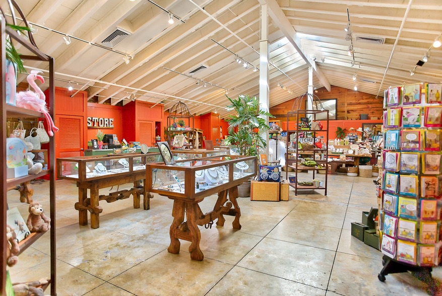 More Photos Of 1551 Periwinkle Way, Sanibel Restaurant For Sale