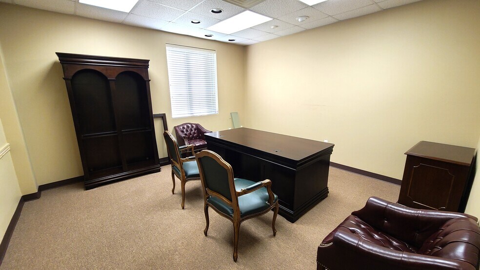 More Photos Of 2505 S Park Ave, Pearland Medical For Lease