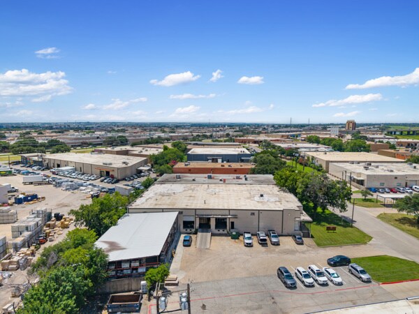 More Photos Of 9210 King Arthur Dr, Dallas Distribution For Lease