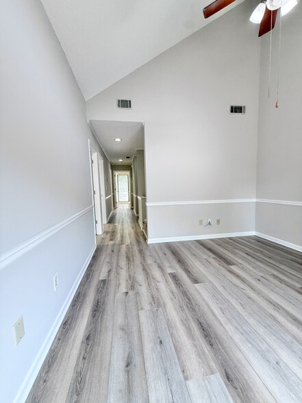 More Photos Of 11285 elkins Rd, Roswell Office Residential For Lease