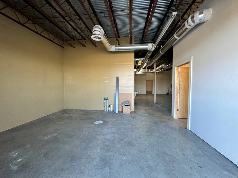 More Photos Of 7111-7113 S Anthony Blvd, Fort Wayne Warehouse For Lease