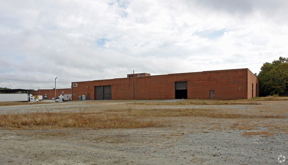 More Photos Of 2325 E M.L.K. Jr Dr, High Point Warehouse For Lease