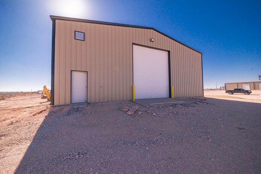 More Photos Of 14010 W Silver Fox Trl, Odessa Warehouse For Lease