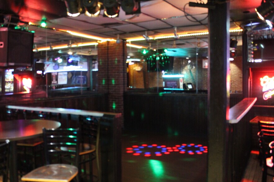 More Photos Of 210 Commercial Way, Jefferson City Flex For Sale