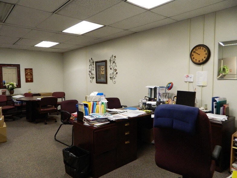 More Photos Of 1091 Broad St, Johnstown Office For Sale