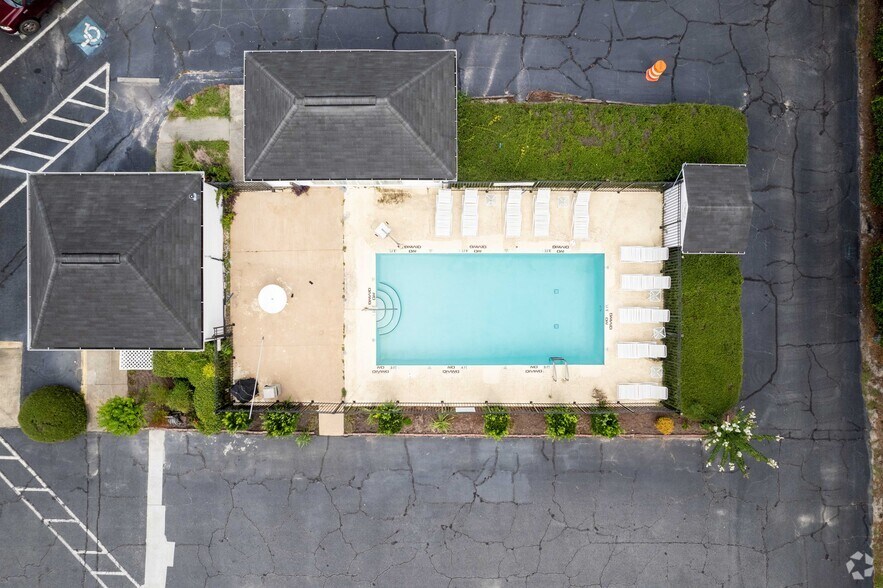 More Photos Of 205 N Highway 301, Jesup Hotel For Sale