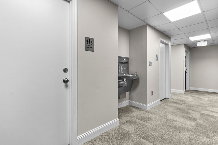 More Photos Of 1717 E 116th St, Carmel Office For Lease