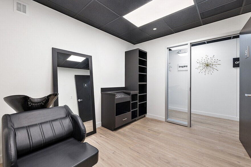 More Photos Of 801-803 W Big Beaver Rd, Troy Coworking Space