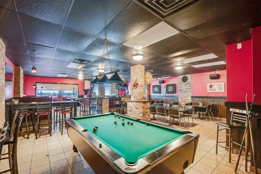 More Photos Of 231 St Paul St W, St Catharines General Retail For Sale