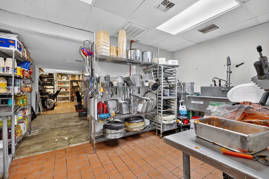 More Photos Of 3319 13th St, Saint Cloud Warehouse For Sale