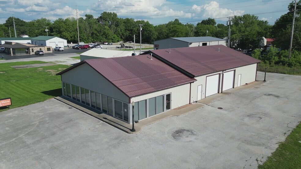 Primary Photo Of 816 W Fairview Ave, Carthage Showroom For Lease