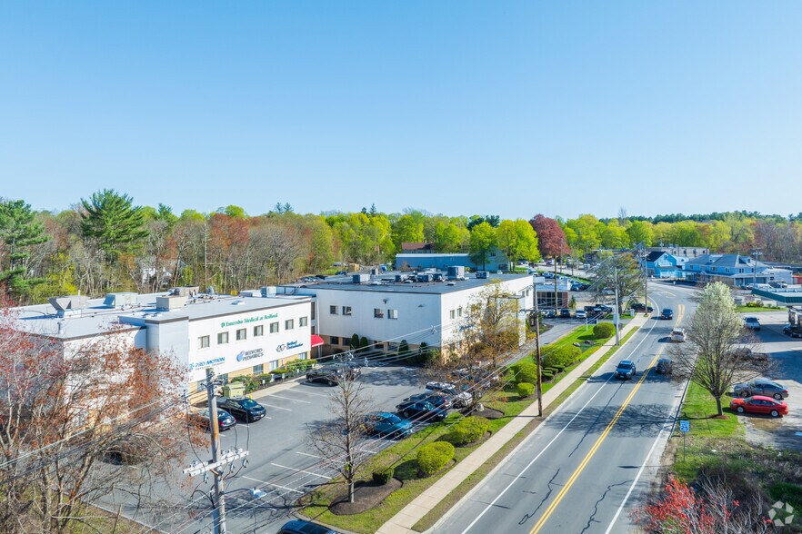 More Photos Of 41-55 North Rd, Bedford Medical For Lease