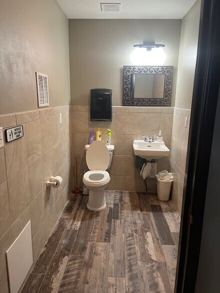 More Photos Of 11616 Shaffer Pl, Littleton Showroom For Lease