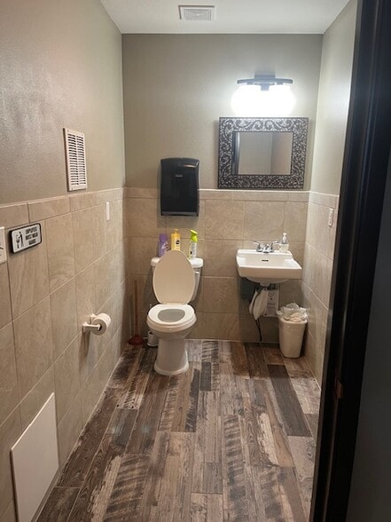 More Photos Of 11616 Shaffer Pl, Littleton Showroom For Sale