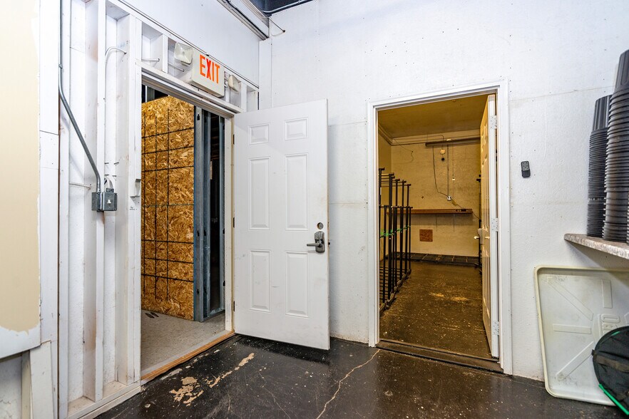 More Photos Of 75 Roberts St, West Warwick Showroom For Sale