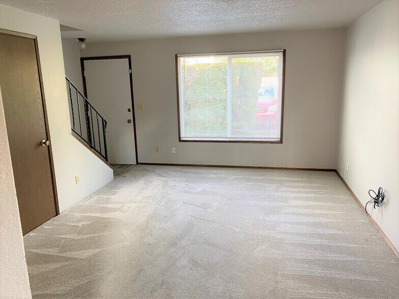 More Photos Of 2433 SE 139th Ave, Portland Apartments For Sale