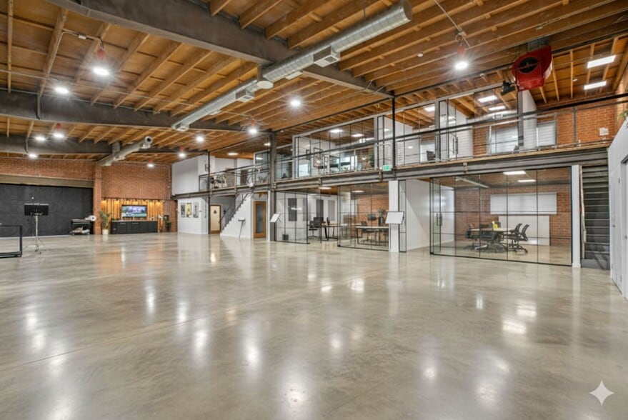 More Photos Of 1604 Venice Blvd, Los Angeles Showroom For Lease