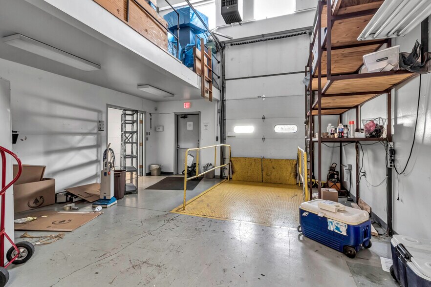 More Photos Of 7290 Nash Rd, North Tonawanda Showroom For Sale