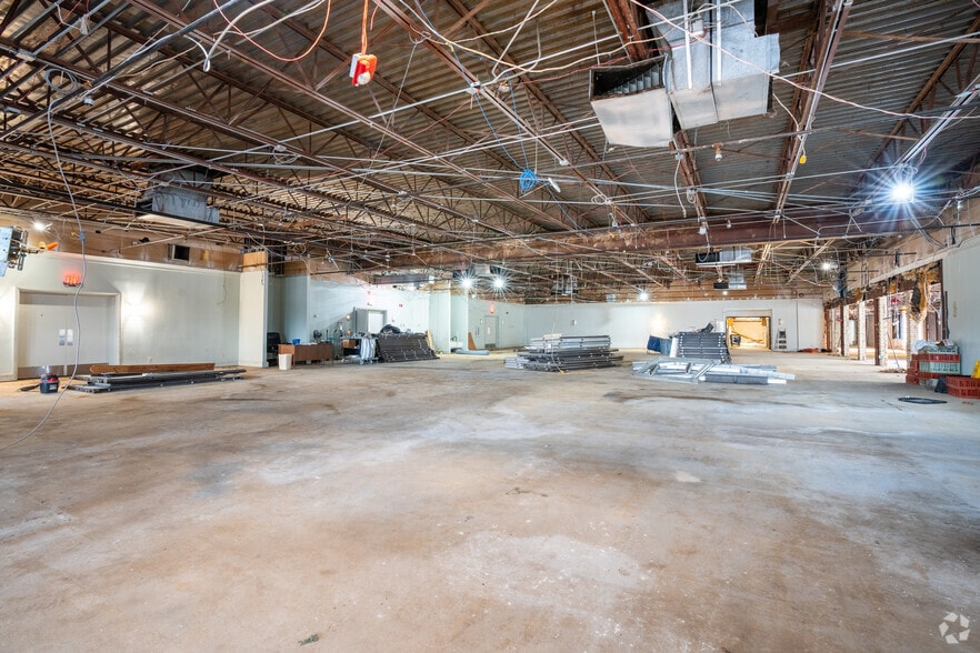 More Photos Of 1801 W Pinhook Rd, Lafayette Hotel For Sale