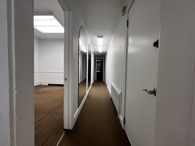 More Photos Of 37 E Main St, Oyster Bay Office Residential For Lease