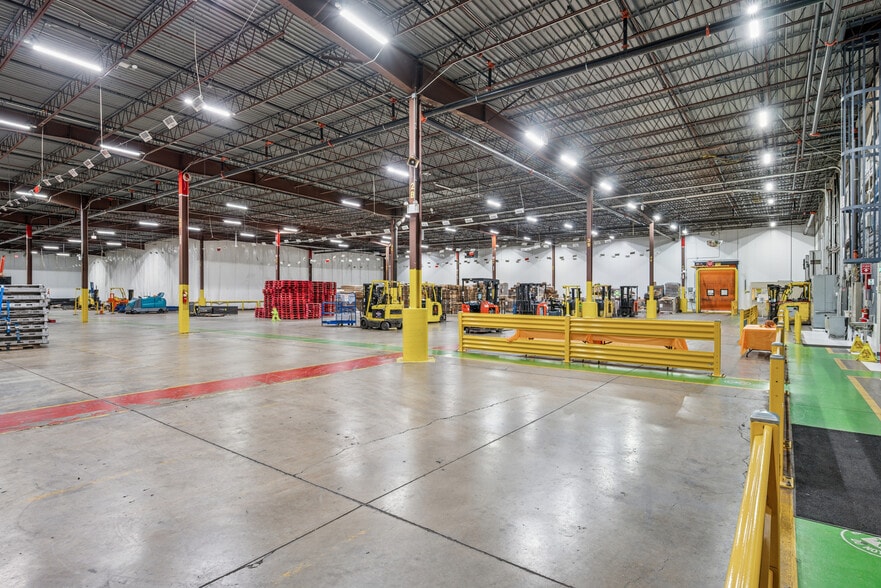 More Photos Of 7300 Santa Fe Dr, Hodgkins Distribution For Lease