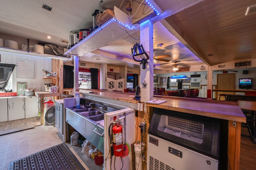 More Photos Of 2451 SE Highway 41, Morriston Bar For Sale