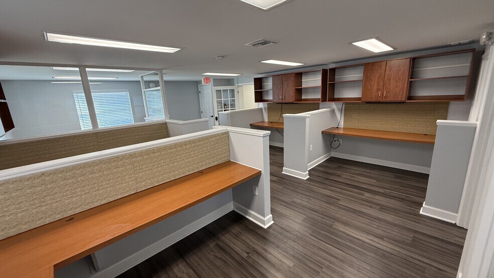 More Photos Of 5321 Memorial Hwy, Tampa Office For Lease