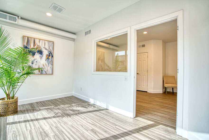 More Photos Of 1715-1717 Pearl Street, Boulder General Retail For Lease