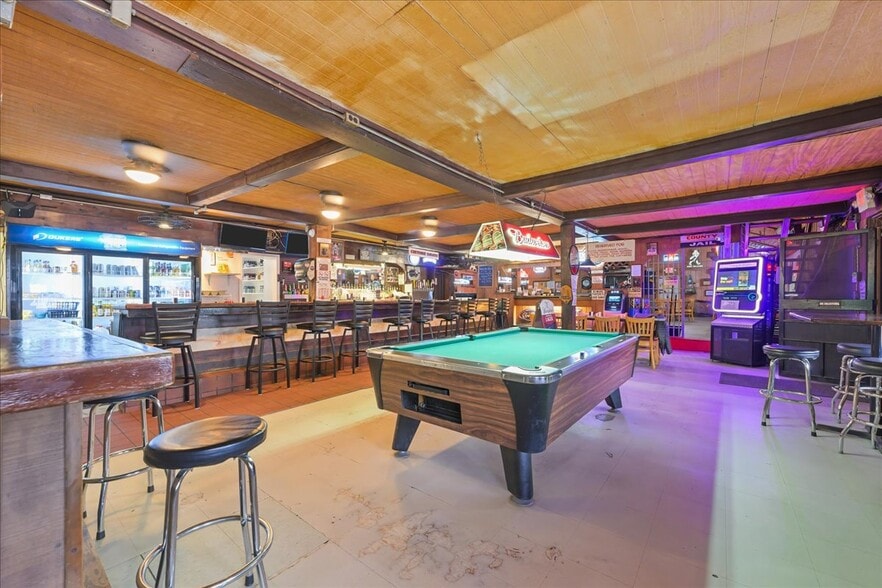 More Photos Of 337 S US Highway 17, East Palatka General Retail For Sale