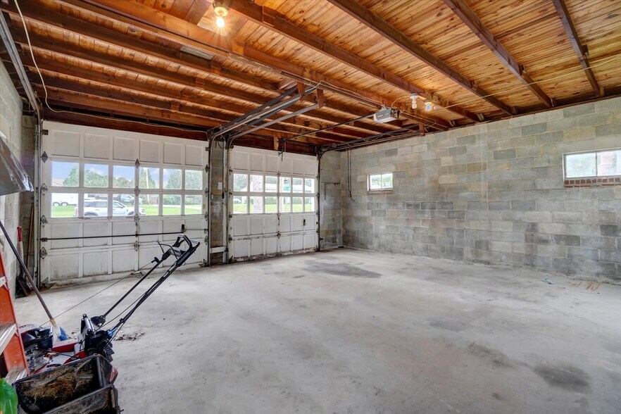 More Photos Of 2260 Carlisle Rd, York Office For Sale