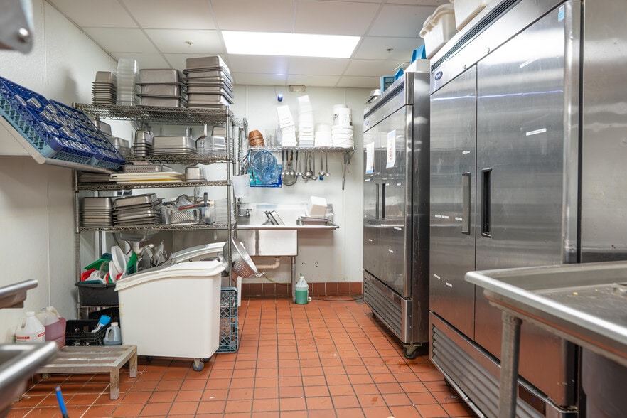 More Photos Of 1 N Lowry St, Smyrna Bar For Sale