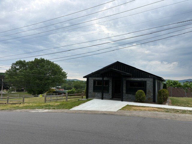 More Photos Of 96 E Doughton St, Sparta Freestanding For Sale