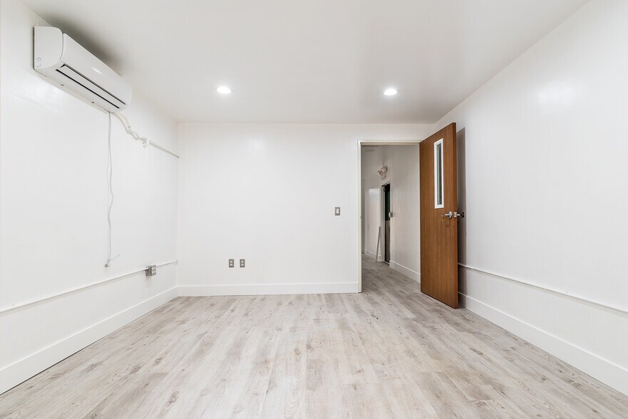 More Photos Of 8020 Ronson Rd, San Diego Warehouse For Lease