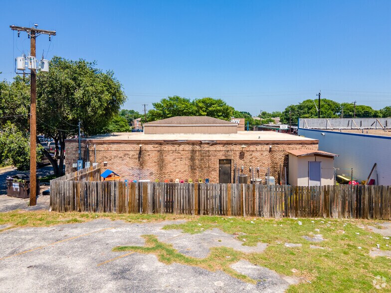 More Photos Of 903 S WW White Rd, San Antonio Loft Creative Space For Sale