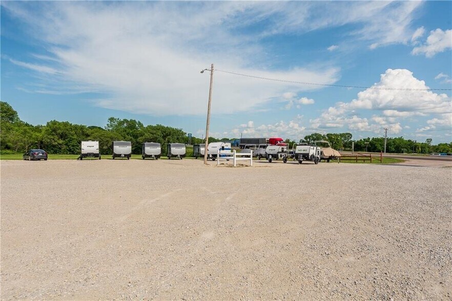 More Photos Of 11932 SW US Highway 54, Augusta Trailer Camper Park For Sale