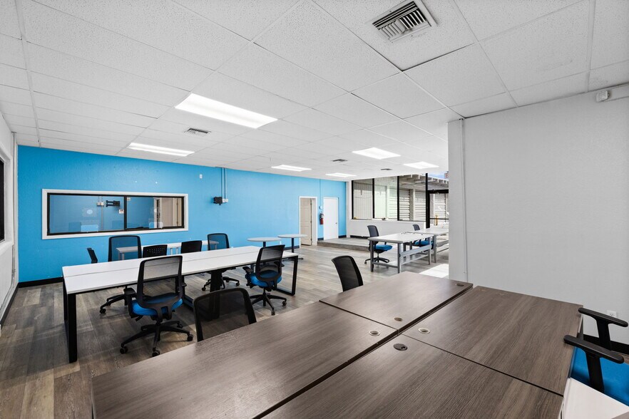 More Photos Of 4126 SW 47th Ave, Davie Service For Lease