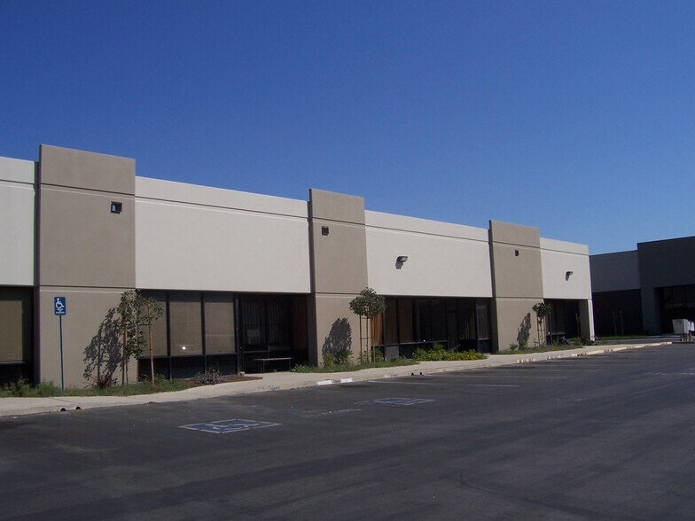 More Photos Of 12630 Westminster Ave, Garden Grove Warehouse For Lease