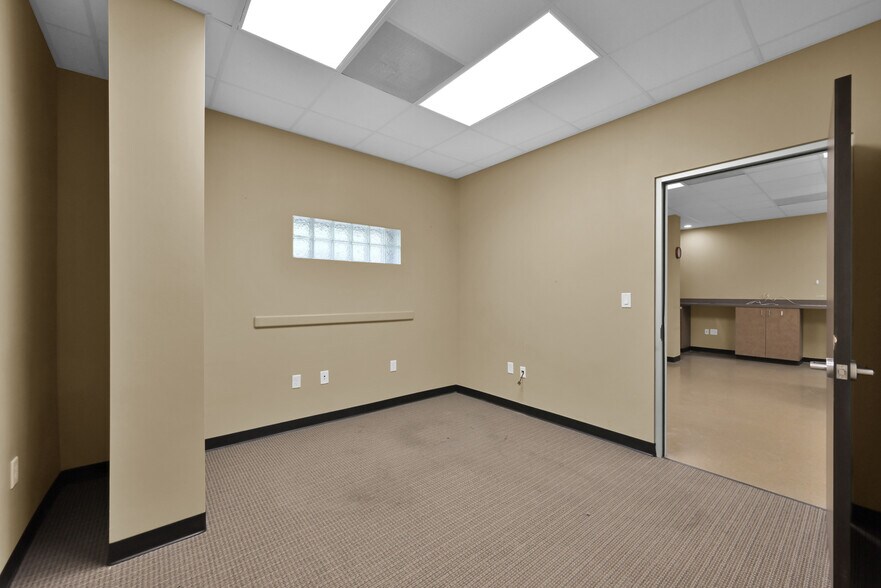 More Photos Of 1126 Rayford Rd, Spring Medical For Sale