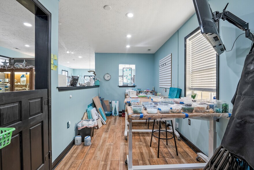 More Photos Of 414 N Howe St, Southport Office For Sale