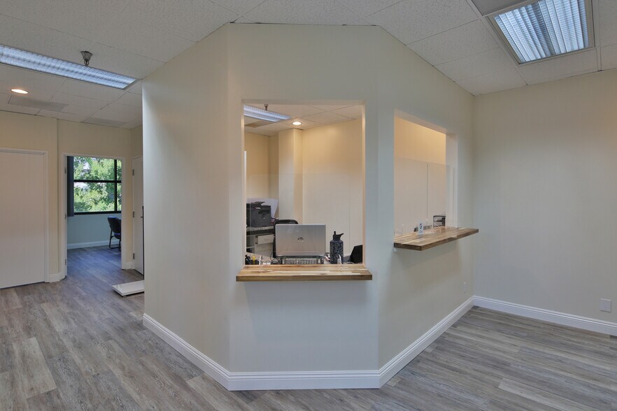 More Photos Of 11 Mareblu, Aliso Viejo Medical For Sale