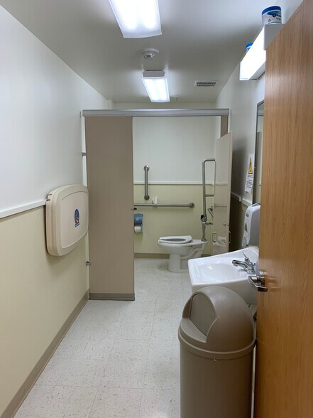 More Photos Of 641-651 Maple Ave, Hartford Office For Lease