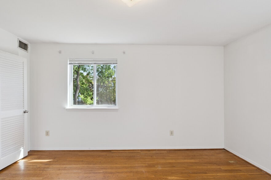 More Photos Of 1700 Irving St NW, Washington Apartments For Sale