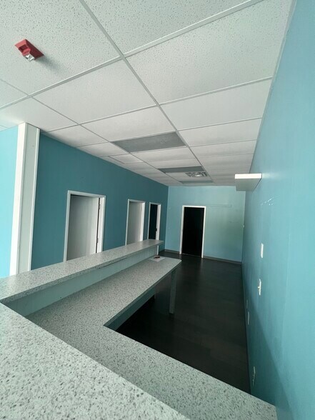 More Photos Of 1616 St. Joe Center Rd, Fort Wayne Unknown For Lease