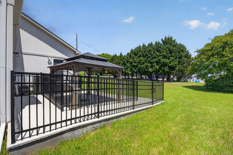 More Photos Of 168 Faulconerville Dr, Amherst Flex For Sale