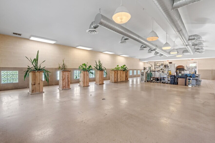 More Photos Of 5620 Rowlett Rd, Rowlett General Retail For Sale