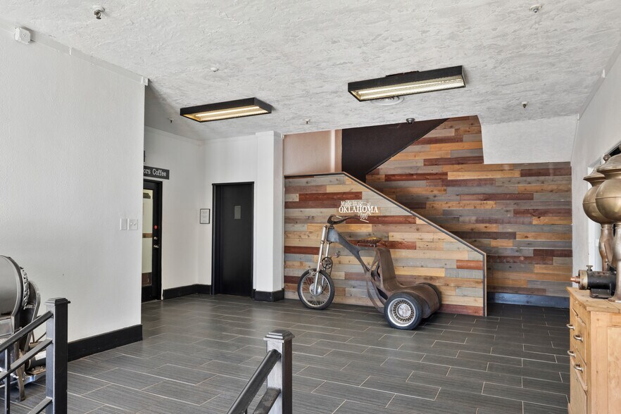 More Photos Of 11 NE 11th St, Oklahoma City Warehouse For Sale