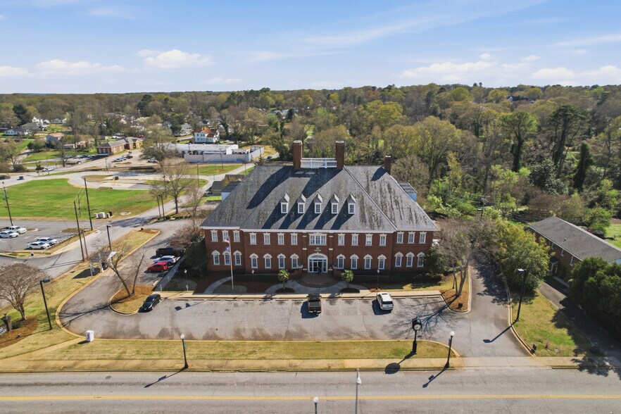 More Photos Of 201 W Main St, Laurens Medical For Lease