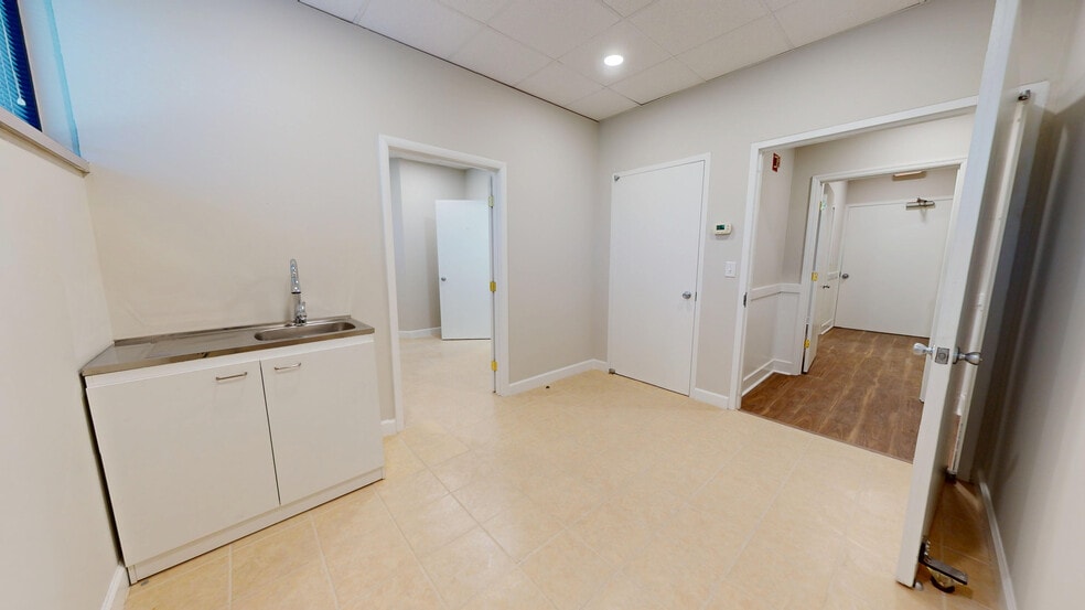 More Photos Of 130 N Gross Rd, Kingsland Medical For Sale
