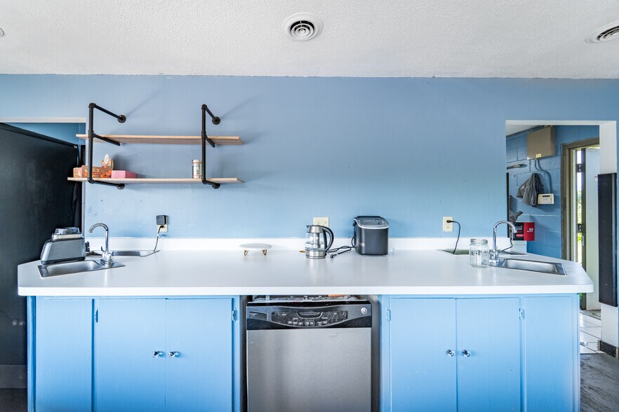 More Photos Of 1707 Merrill Ave, Wausau Freestanding For Sale